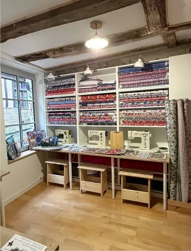 Intérieur de l'atelier boutique couture