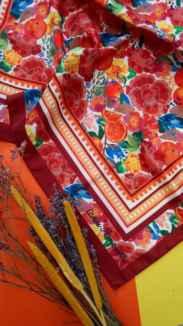 La semaine du 13 au 19 octobre ! ✨
___
Le rendez-vous du vendredi (oups lundi!) pour vous montrer les coulisses de mes aventures entrepreneuriales 🤸‍♀️ 
___
Au programme cette semaine :
📦 Des commandes 
📸 De la création de contenu
🧣 Des foulards
👯‍♀️ Des copines d’amour @atelierlealg @audreygbcouture @rachou_ana_paola 
🖥️ Des séances informatiques
🛍️ Le Piou-Piou market à Angers @piou___piou_ 
❤️ Une très chouette rencontre, foncez voir son travail @jade.piol 
🌈 Et toujours de la couleur partout !
___
On attaque maintenant la dernière semaine de boulot avant des petites vacances entre copains ! 🥰
Des bisous ! ✨
___
#weeklyvlog #rampinettavlog #carolerampinetta #dansmonatelier #mumpreneur #designertextile #createurfrancais #madeinfrance #madeinangers #angers