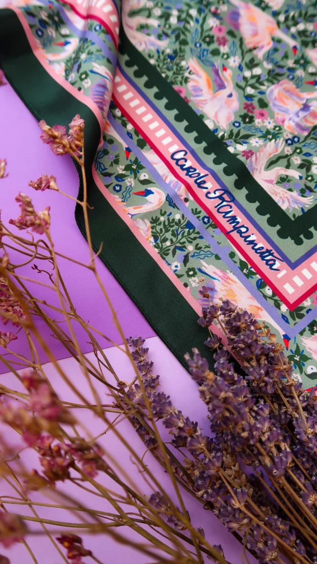 J-3 avant l’ouverture de la boutique ! 😱
___
Les derniers détails, des rideaux, un grand coup de ménage et voilà mon atelier-boutique prêt à accueillir tous mes tissus, foulards, puzzles et autres produits colorés 🌈
___
La boutique ouvrira ses portes samedi 13 décembre, dès 10h 🎉
Vous pourrez découvrir mes différentes collections au 6 rue Lionnaise, dans le quartier de la Doutre à Angers ! ❤️
___
Il était important pour moi d’ouvrir avant les fêtes même si ce ne sera que pour une petite dizaine de jours 🙈
🕦Voici les horaires jusqu’au 23 décembre inclus :
Lundi : 14h-18h
Mardi : 10h-16h
Mercredi : 10h-13h
Jeudi : 10h-18h
Vendredi : 10h-18h
Samedi : 10h-18h
Dimanche 10h-18h
___
J’espère que vous serez au rendez-vous ! ✨
Des bisous ❤️
___
#boutique #angers #angersmaville #ouverture #mercerie #lieucreatif #atelierboutique #carolerampinetta #illustration