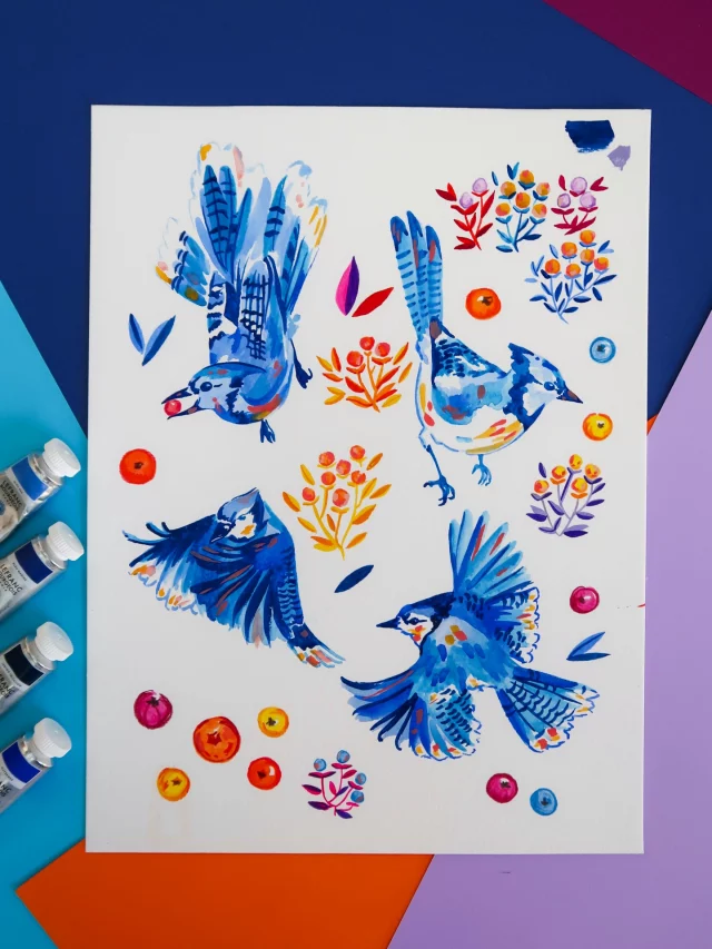 Geais bleus 💙
___
Il était en teasing caché depuis le mois de décembre, voici le premier motif de cette capsule printanière 🙈
Mon amour pour les oiseaux s’est inspiré des geais bleus que certains d’entre vous ont déjà aperçu sur les cartes de remerciements et sur les vitres de ma boutique ✨
Un motif coloré avec des baies aux tons chauds accompagné d’oiseaux bleus pour des futures créations délicates et poétiques ! ☀️
___
Et c’est pour ma maman que je vais confectionner une blouse dans ce premier tissu ! ✂️ 
Et vous ? Comment le verriez vous ? 🪡
___
À retrouver en satin de coton à partir de mardi 17 mars, 8h sur mon site internet ou en boutique au 6 rue Lionnaise à Angers 🧵
Il sera accompagné de 3 nouveaux motifs exclusifs ainsi que de réassort de designs fleuris 🌸
___
« Geais bleus » peint à la gouache Linel de @lefrancbourgeoisofficiel 🎨
___
#mercerie #tissu #carolerampinetta #coutureaddict