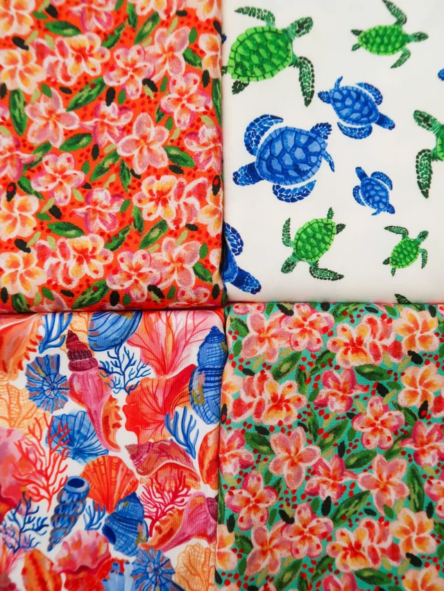 Escale Pacifique 🐚
___
Je crois bien que tous les motifs de la collection « Escales marines » vous ont été présentés en terminant avec Frangipanier, Tortues et Nacre de l’escale Pacifique ☀️
Des designs dessinés à la main et imprimés sur tissus pour coudre un dressing haut en couleurs ! 🌈
Gabardine, jersey, satin de coton, lycra, tissu short de bain et maintenant twill de viscose, toute la collection est à retrouver sur www.carolerampinetta.com 🎉
___
J’espère vous avoir fait voyager et j’ai hâte de découvrir toutes vos créations 😍
Belle journée ☀️
___
#escalesmarines #escalespacifique #tissuete #tissufleuri #carolerampinetta