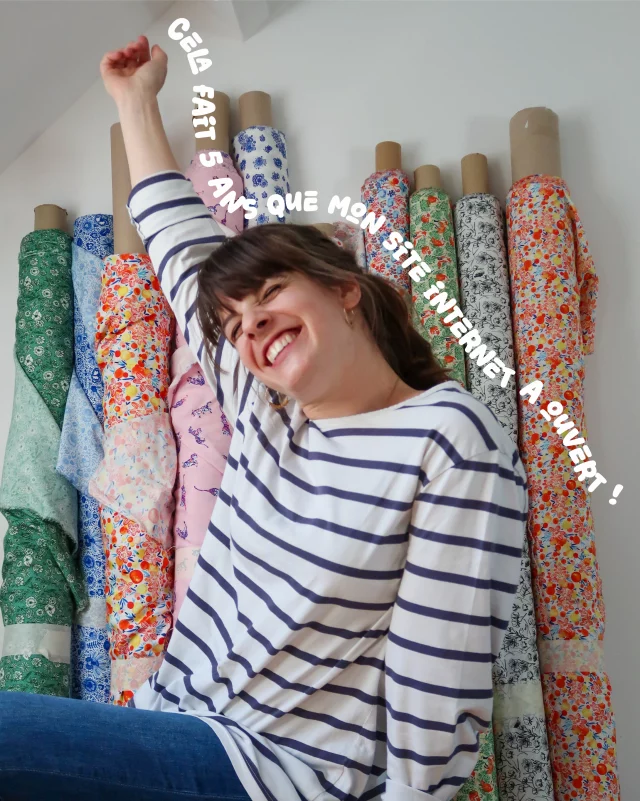 5 ans de Carole Rampinetta ! 🎂
___
En vrai, mon entreprise a été créée en 2017 mais je me suis vraiment mise à fond dans l’aventure le 26 mai 2021 lorsque mon site internet a ouvert ! ☀️
5 ans déjà que je vous partage mes couleurs et que vous me suivez dans cette folle aventure ! 😍
5 ans que j’ai une chance immense d’être très bien entourée par ma famille, mes amis et tous mes proches. ❤️
J’ai hâte de voir ce que les 5 prochaines années me réservent et j’espère que vous êtes prêts à m’y accompagner 🌈
Mille mercis à toutes et tous pour vos commandes, c’est grâce à vous que je vis de ma passion : créer 🥹
___
#5ans #entreprenariat #carolerampinetta #madeinangers  #creer